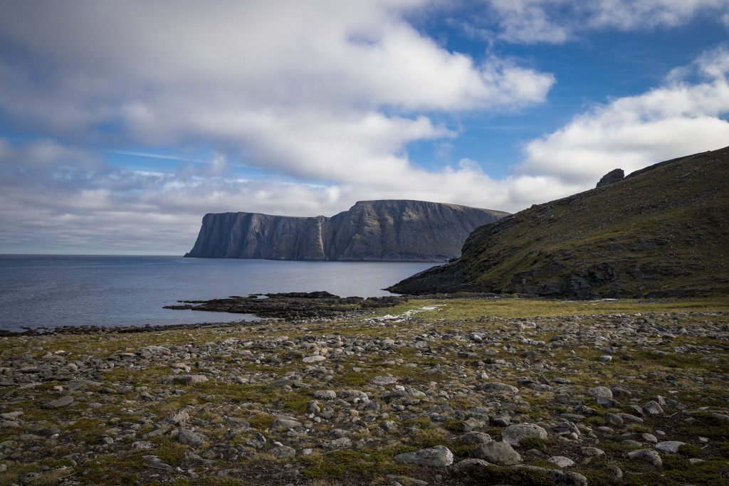 Das Nordkap-Plateau vom Knivskjellodden fotografiert.