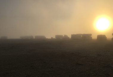 Das Nordkap-Plateau im Nebel versunken