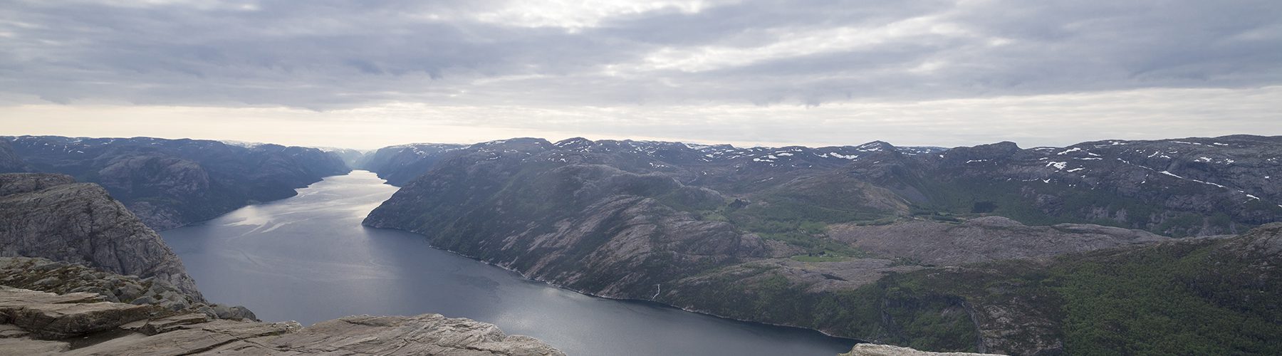 Ausblick vom Preikestolen auf den Lysefjord