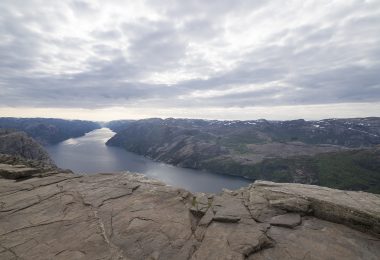 Ausblick vom Preikestolen auf den Lysefjord